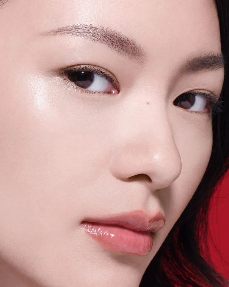 N°1 DE CHANEL, radiance lived on the skin.